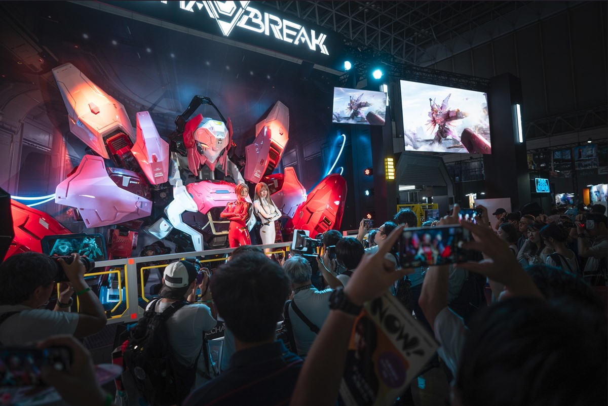 Mecha BREAK booth at Tokyo Game Show 2024