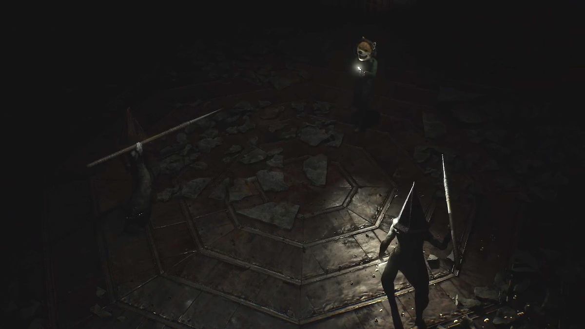 Dog mask James faces off against the two pyramid heads in Silent Hill 2 remake