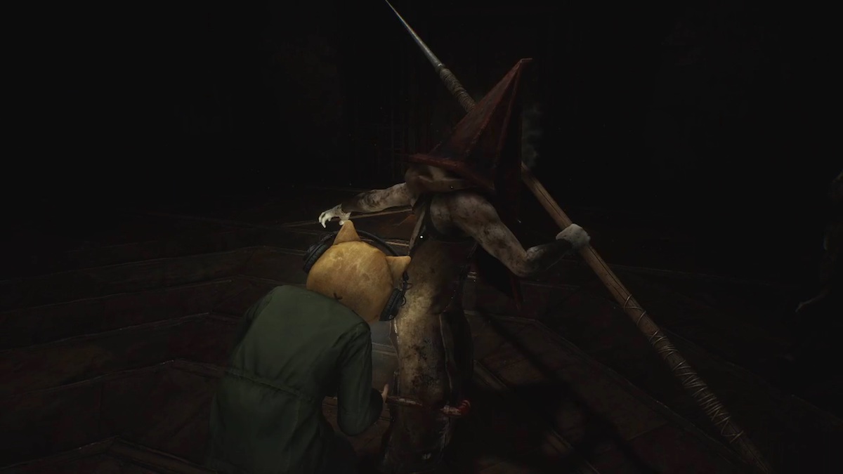 Pyramid Head blunt attack 