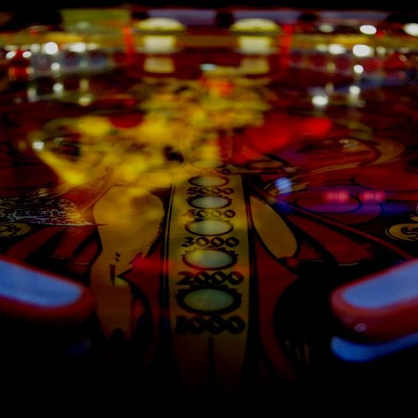 アメリカのピンボールゲームのカタログ。【英文】。 1200px-Addams_family_pinball.jpg