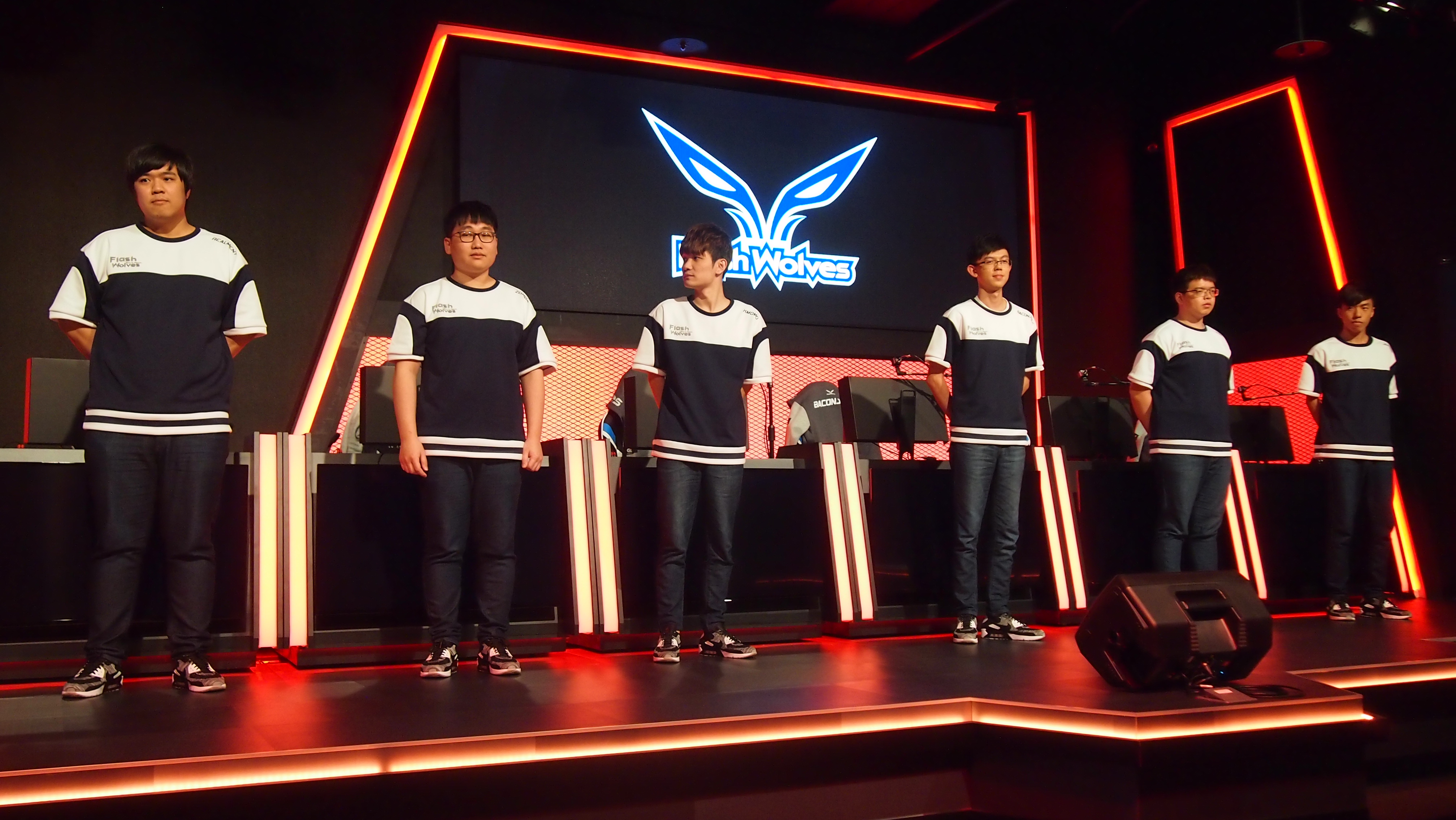 新規e-Sports競技場Blizzard Estadium紹介 & 台湾OverwatchプロチームFlash Wolvesミニインタビュー ...