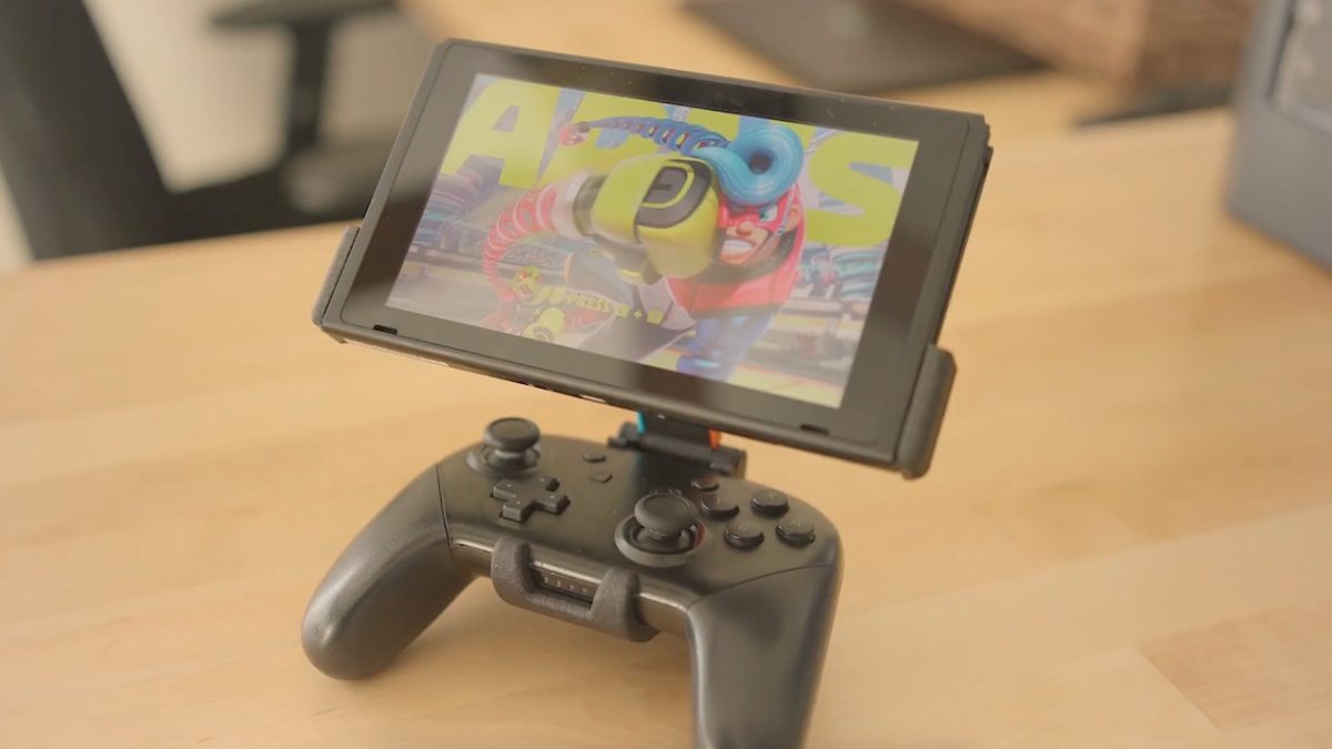ProコントローラーにNintendo Switch本体を装着するホルダー「Fixture