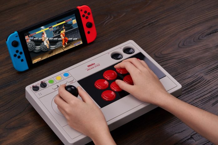 Nintendo Switch Pc対応アーケードスティック 8bitdo Arcade Stick 海外発表 有線 無線両対応 業務用パーツへの交換にも対応 Automaton