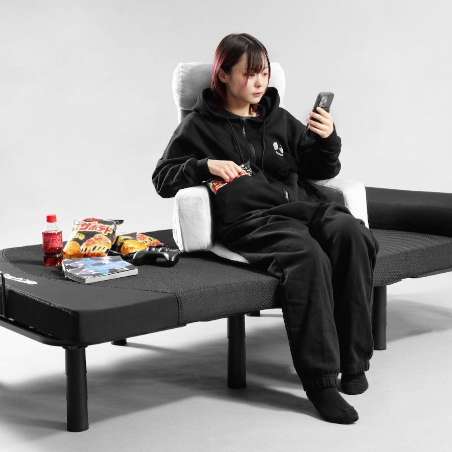 ゲーマー向け自堕落全身スウェット「ダメ着XVスウェット」発売